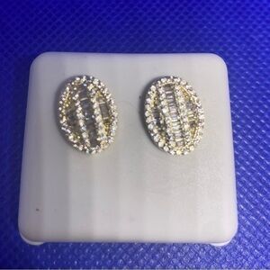 Oval Baggett cut diamond Pierce Earrings!
NWT